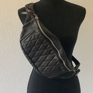 Black Quilted Men's Crossbody Bag made of horse hide. Perfect condition.
